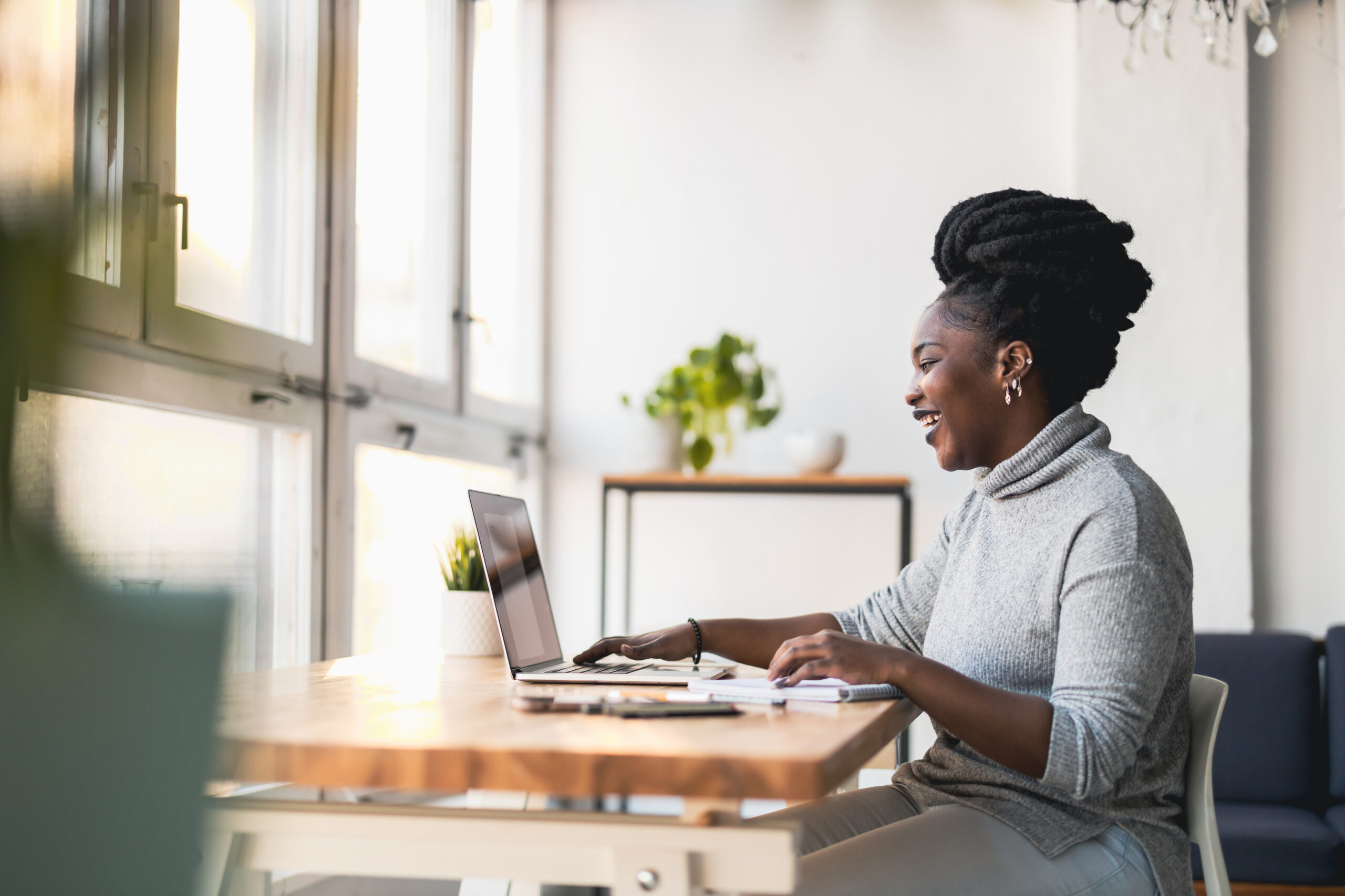 woman-working-at-desk